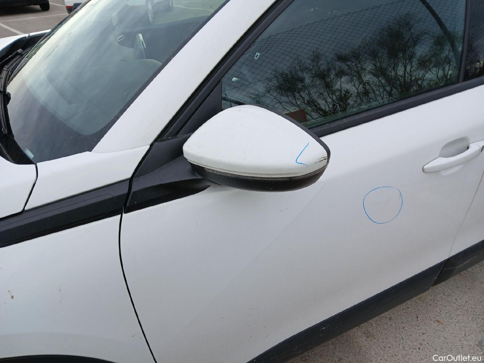  Peugeot  2008 PEUGEOT  / 2019 / 5P / todoterreno Active Puretech 100 S&S BVM6 #24