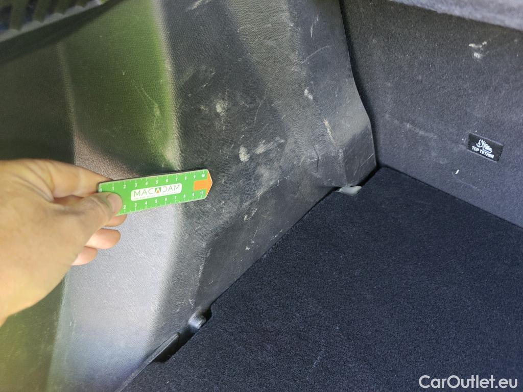  Peugeot  2008 PEUGEOT  / 2019 / 5P / todoterreno Allure Pack Puretech 100 S&S BVM6 #16