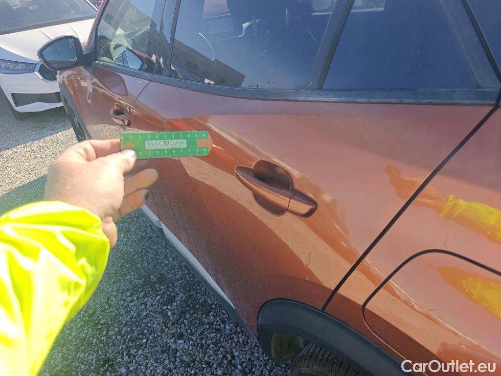  Peugeot  2008 PEUGEOT  / 2019 / 5P / todoterreno Allure Pack Puretech 100 S&S BVM6 #12