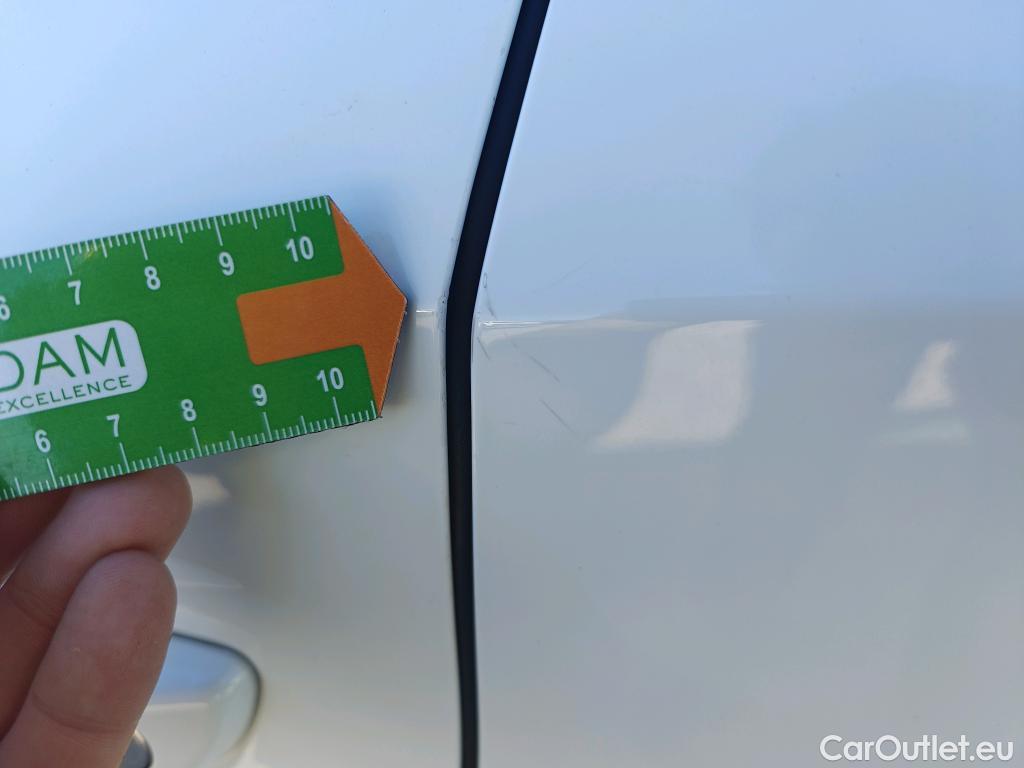  Peugeot  208 PEUGEOT  / 2019 / 5P / berlina con portón PureTech 73kW (100CV) Active Pack #24