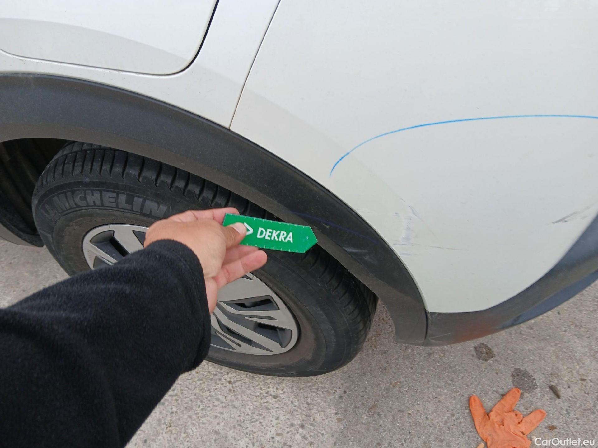  Peugeot  2008 PEUGEOT  / 2019 / 5P / todoterreno Active Puretech 100 S&S BVM6 #30