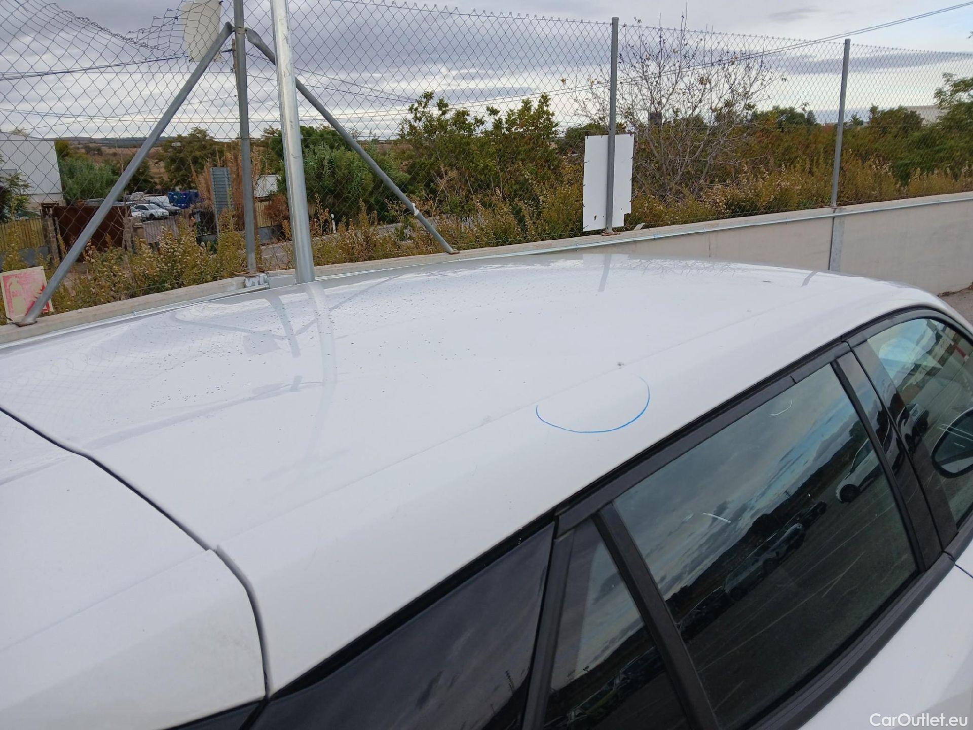  Peugeot  2008 PEUGEOT  / 2019 / 5P / todoterreno Active Puretech 100 S&S BVM6 #40