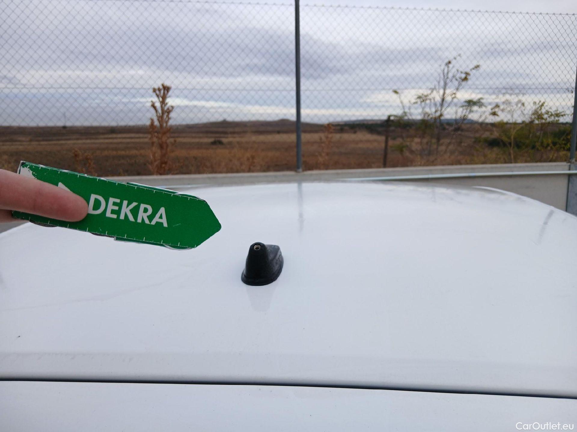  Peugeot  208 PEUGEOT  / 2019 / 5P / berlina con portón BlueHDi 73kW (100CV) Active Pack (AC) #7