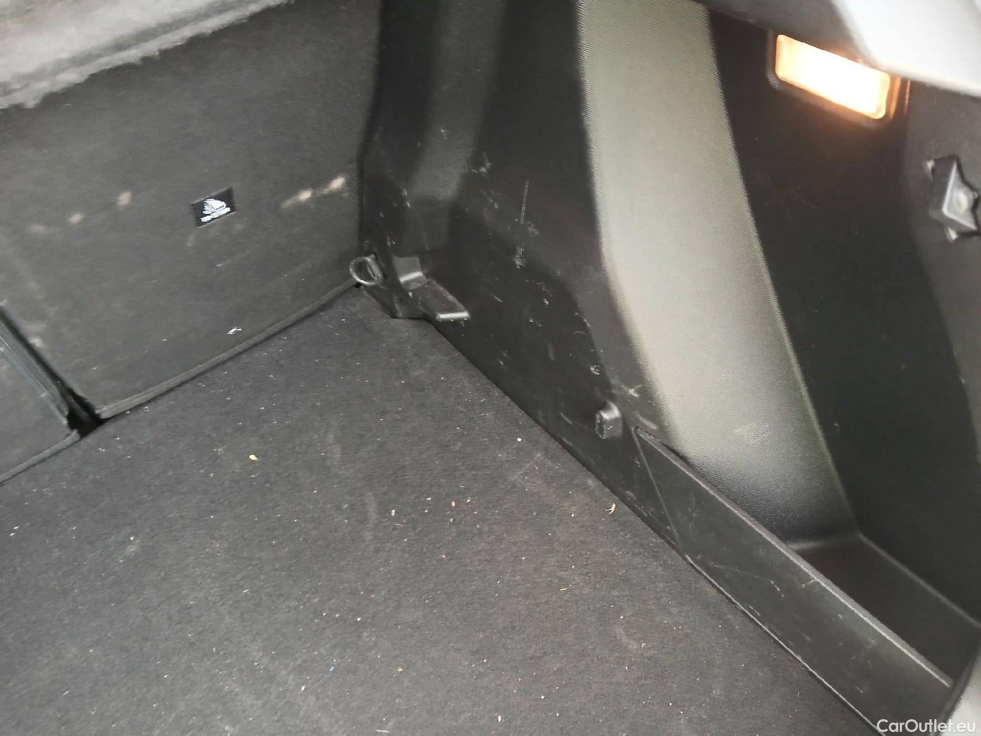  Peugeot  2008 PEUGEOT  / 2019 / 5P / todoterreno Active Puretech 100 S&S BVM6 #11