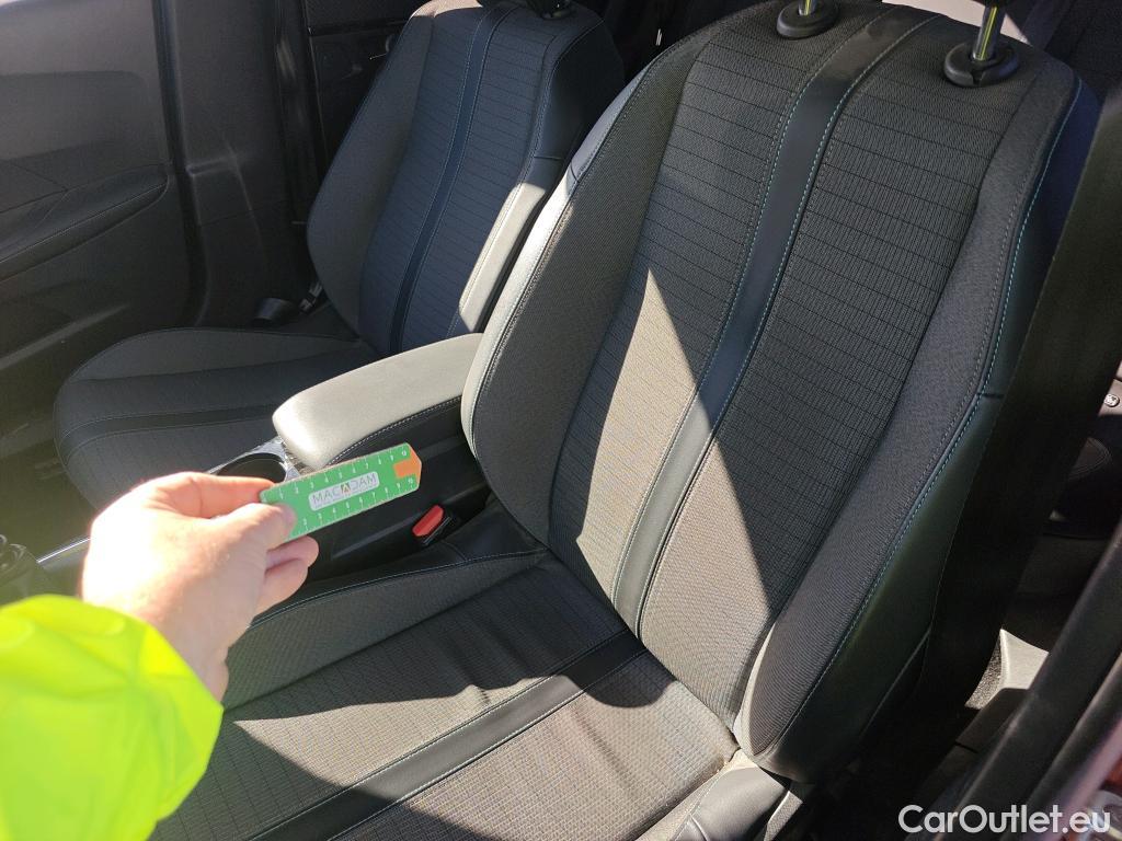  Peugeot  2008 PEUGEOT  / 2019 / 5P / todoterreno Allure Pack Puretech 100 S&S BVM6 #35