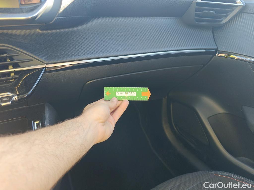  Peugeot  208 PEUGEOT  / 2019 / 5P / berlina con portón PureTech 73kW (100CV) Active Pack #14