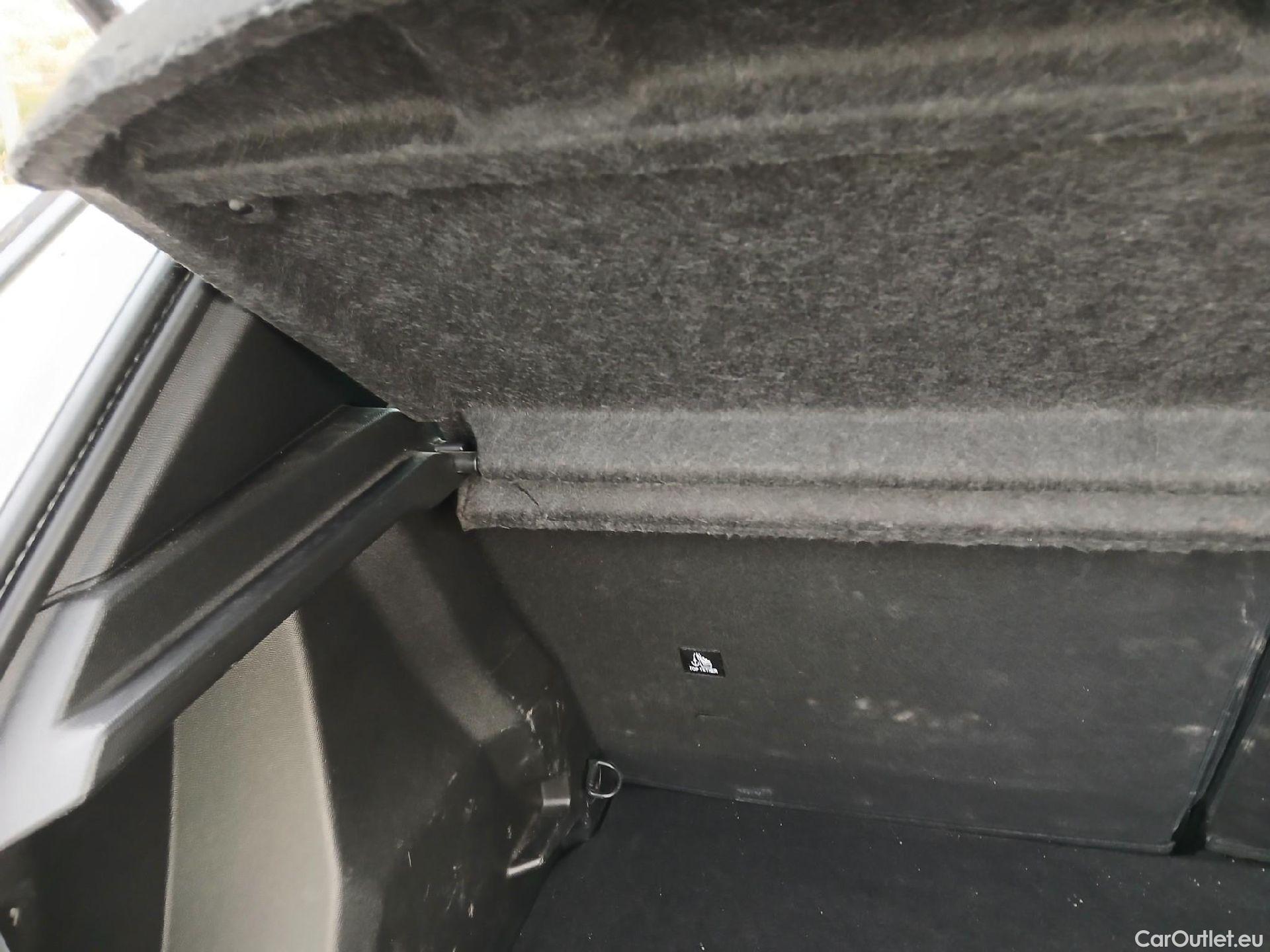  Peugeot  2008 PEUGEOT  / 2019 / 5P / todoterreno Active Puretech 100 S&S BVM6 #8