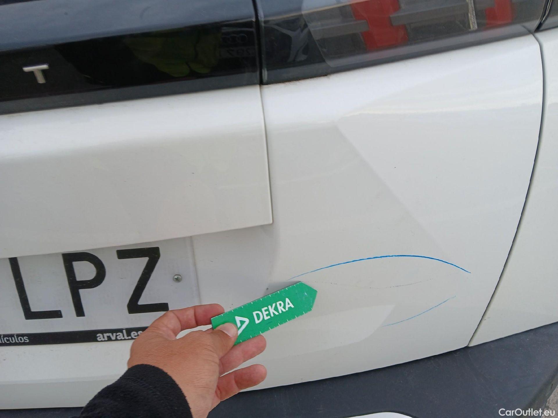  Peugeot  2008 PEUGEOT  / 2019 / 5P / todoterreno Active Puretech 100 S&S BVM6 #37