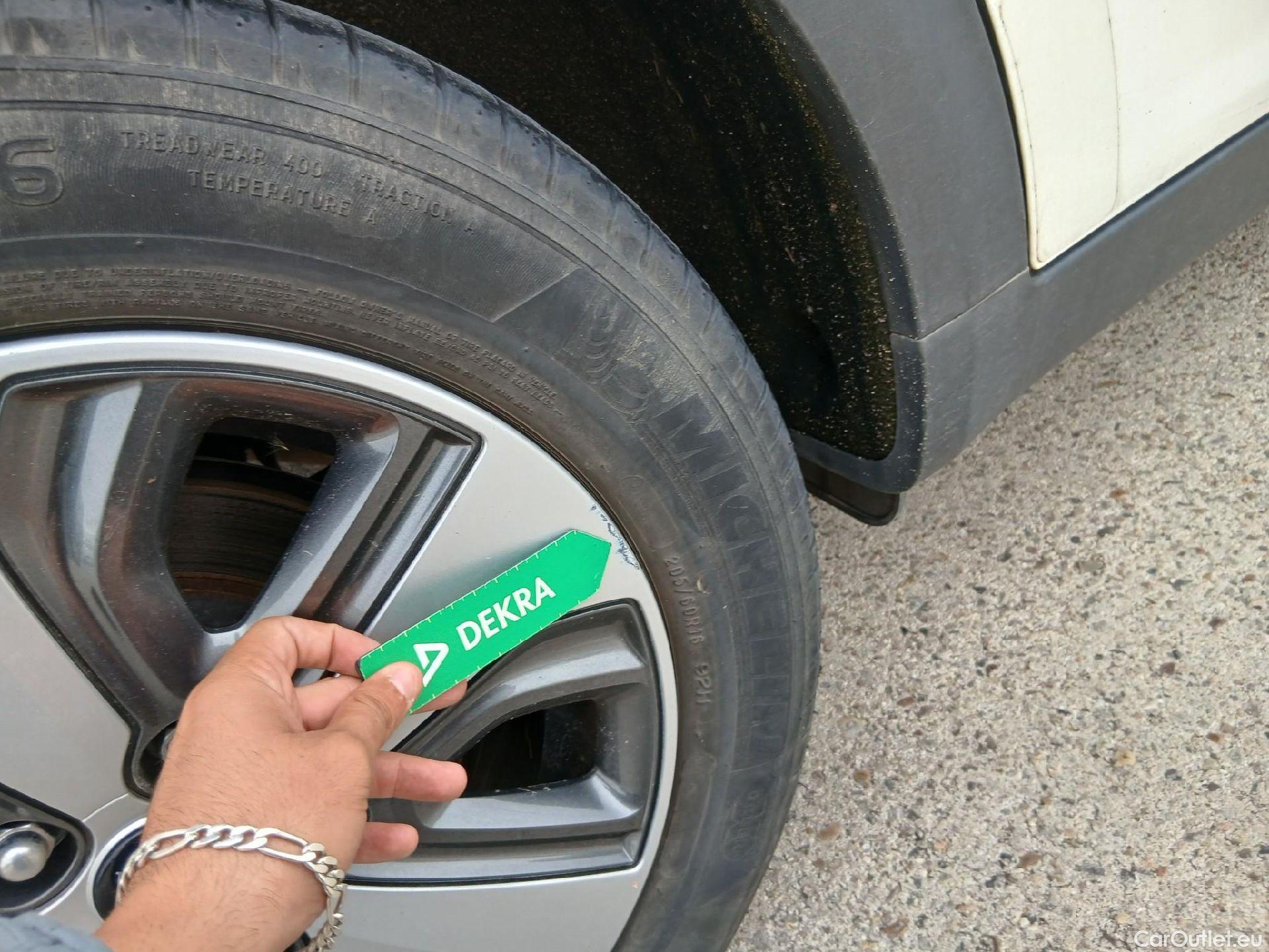  KIA  Niro KIA  Hïbrido Enchufable / 2016 / 5P / crossover 1.6 GDi Híbrido Enchufable 104kW Drive #14