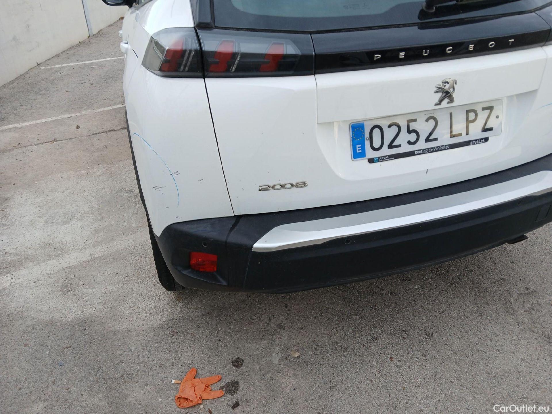  Peugeot  2008 PEUGEOT  / 2019 / 5P / todoterreno Active Puretech 100 S&S BVM6 #36