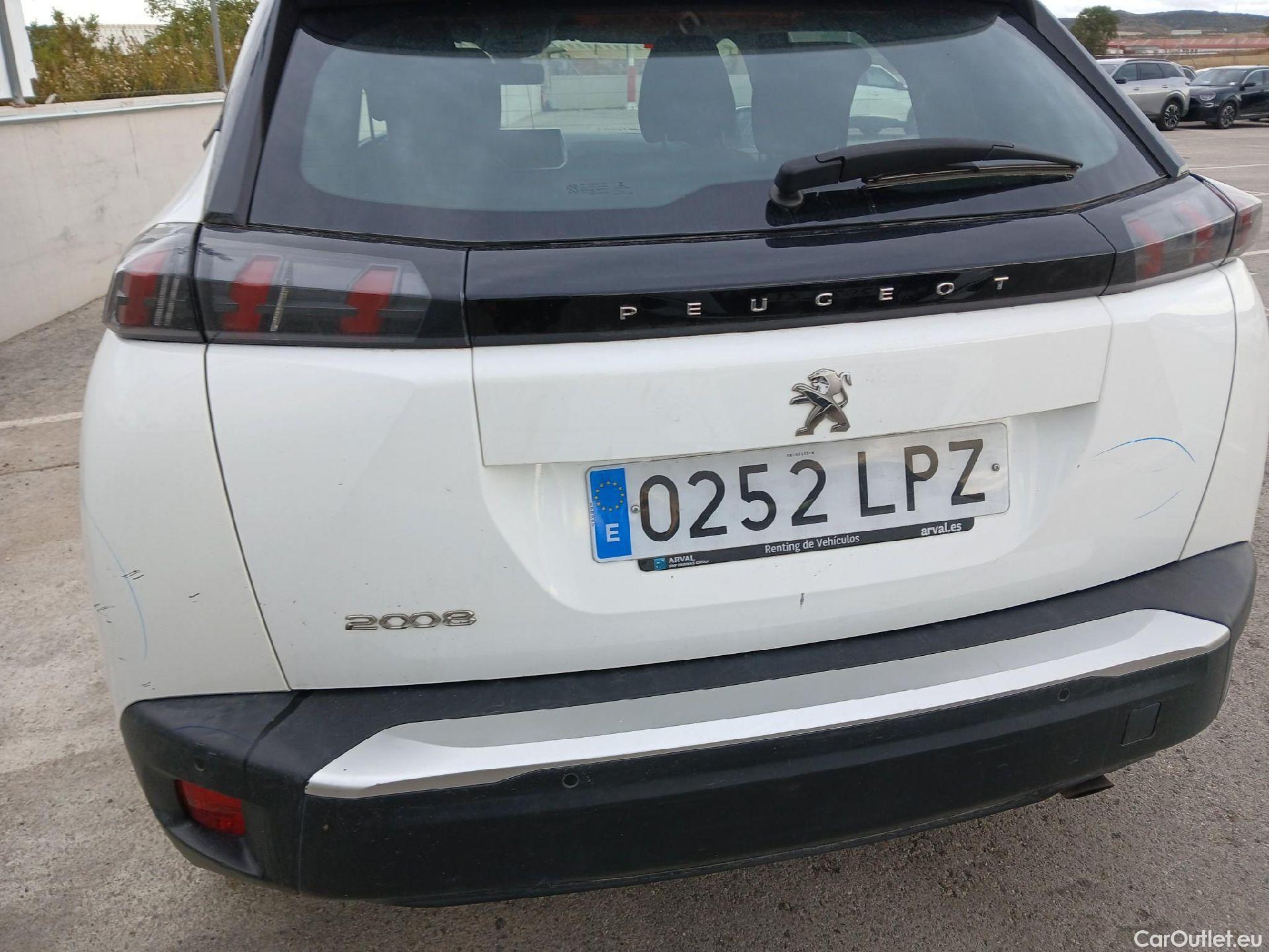  Peugeot  2008 PEUGEOT  / 2019 / 5P / todoterreno Active Puretech 100 S&S BVM6 #38
