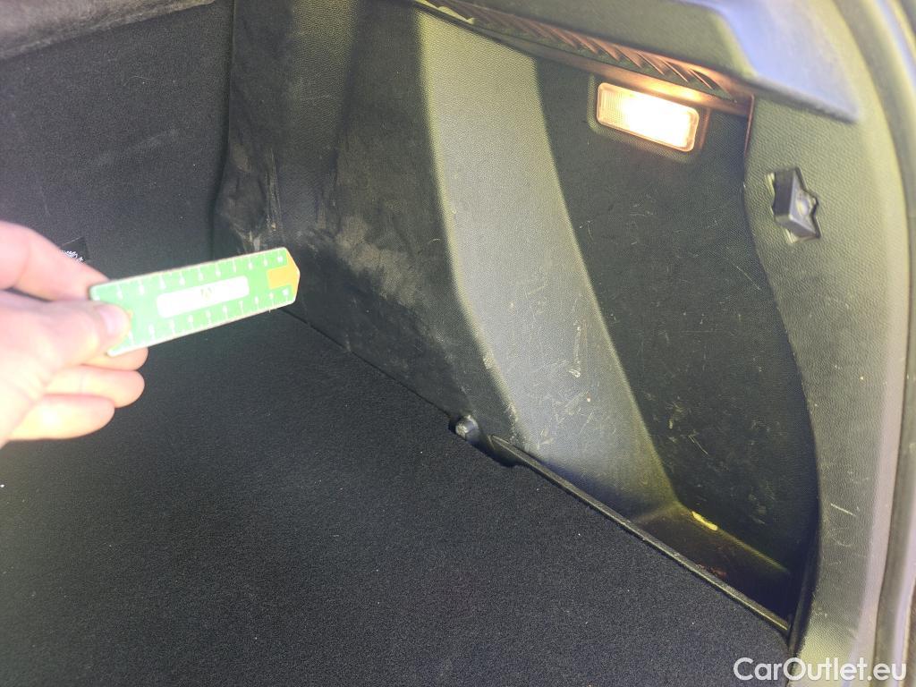  Peugeot  2008 PEUGEOT  / 2019 / 5P / todoterreno Allure Pack Puretech 100 S&S BVM6 #14