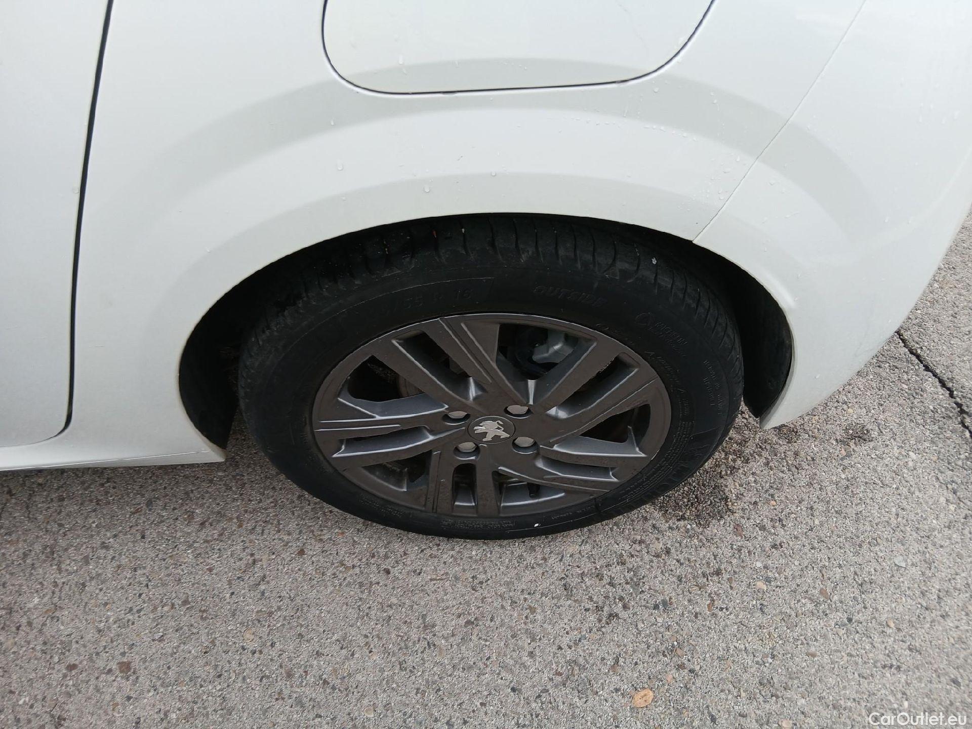  Peugeot  208 PEUGEOT  / 2019 / 5P / berlina con portón BlueHDi 73kW (100CV) Active Pack (AC) #9