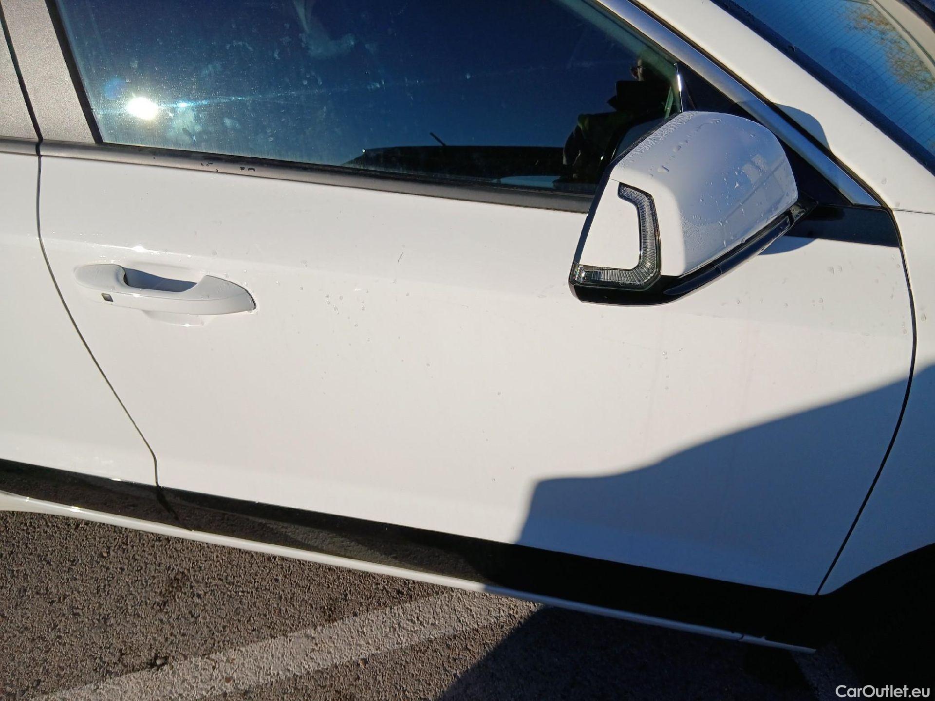  KIA  Niro KIA  / 2022 / 5P / crossover 1.6 GDi HEV 104kW (141CV) Drive #13