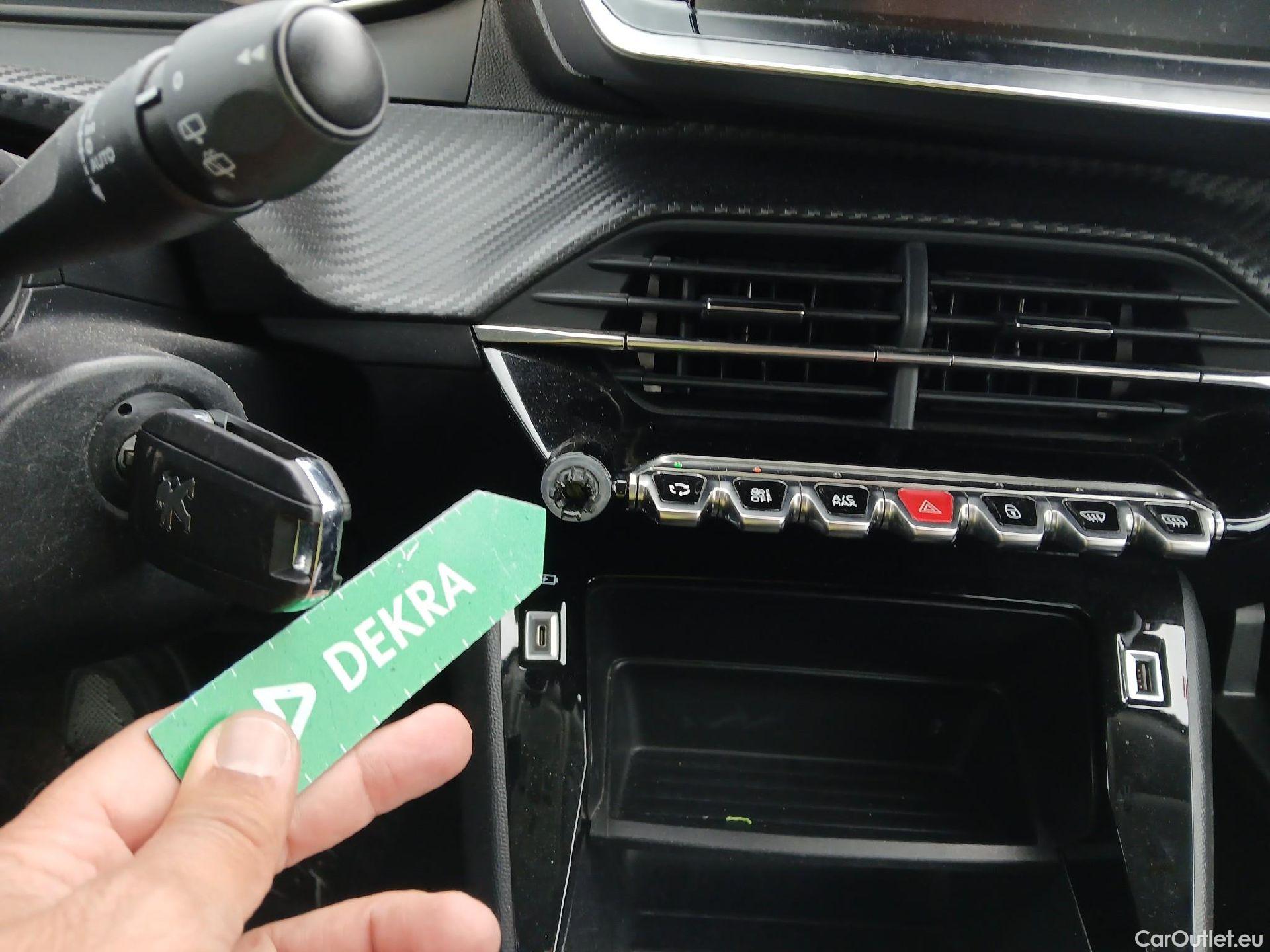  Peugeot  2008 PEUGEOT  / 2019 / 5P / todoterreno Active Puretech 100 S&S BVM6 #1