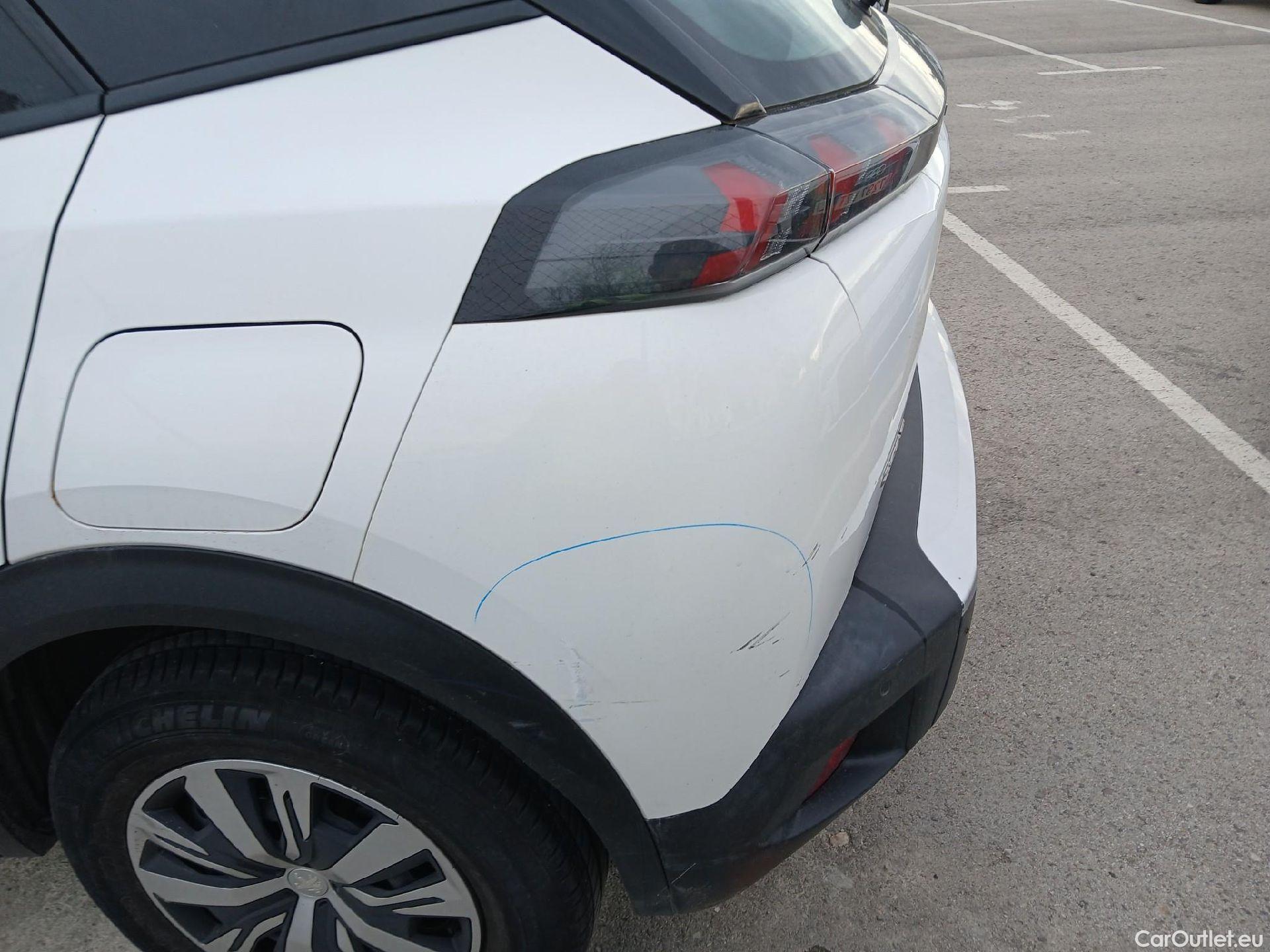  Peugeot  2008 PEUGEOT  / 2019 / 5P / todoterreno Active Puretech 100 S&S BVM6 #31