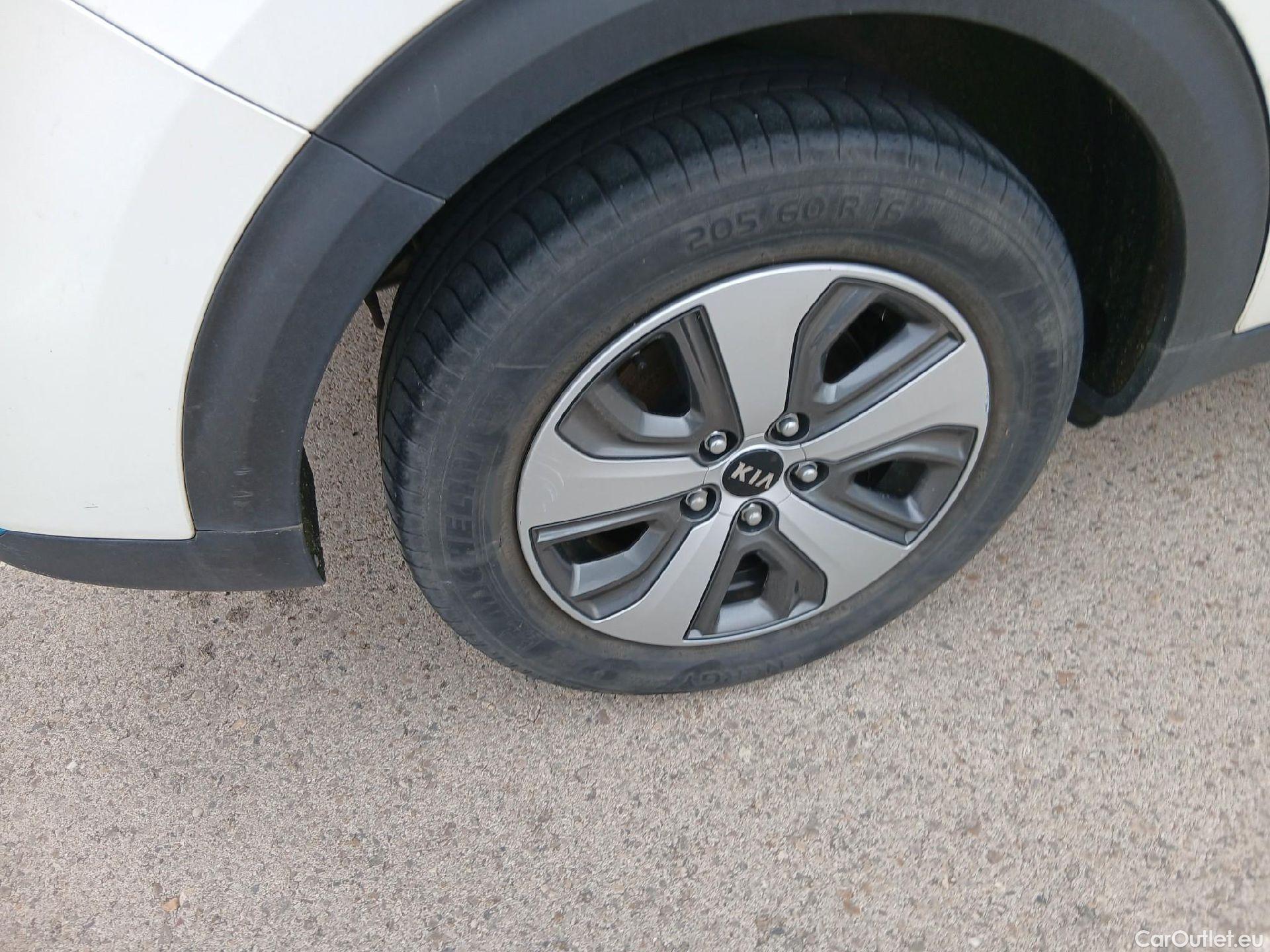  KIA  Niro KIA  Hïbrido Enchufable / 2016 / 5P / crossover 1.6 GDi Híbrido Enchufable 104kW Drive #17