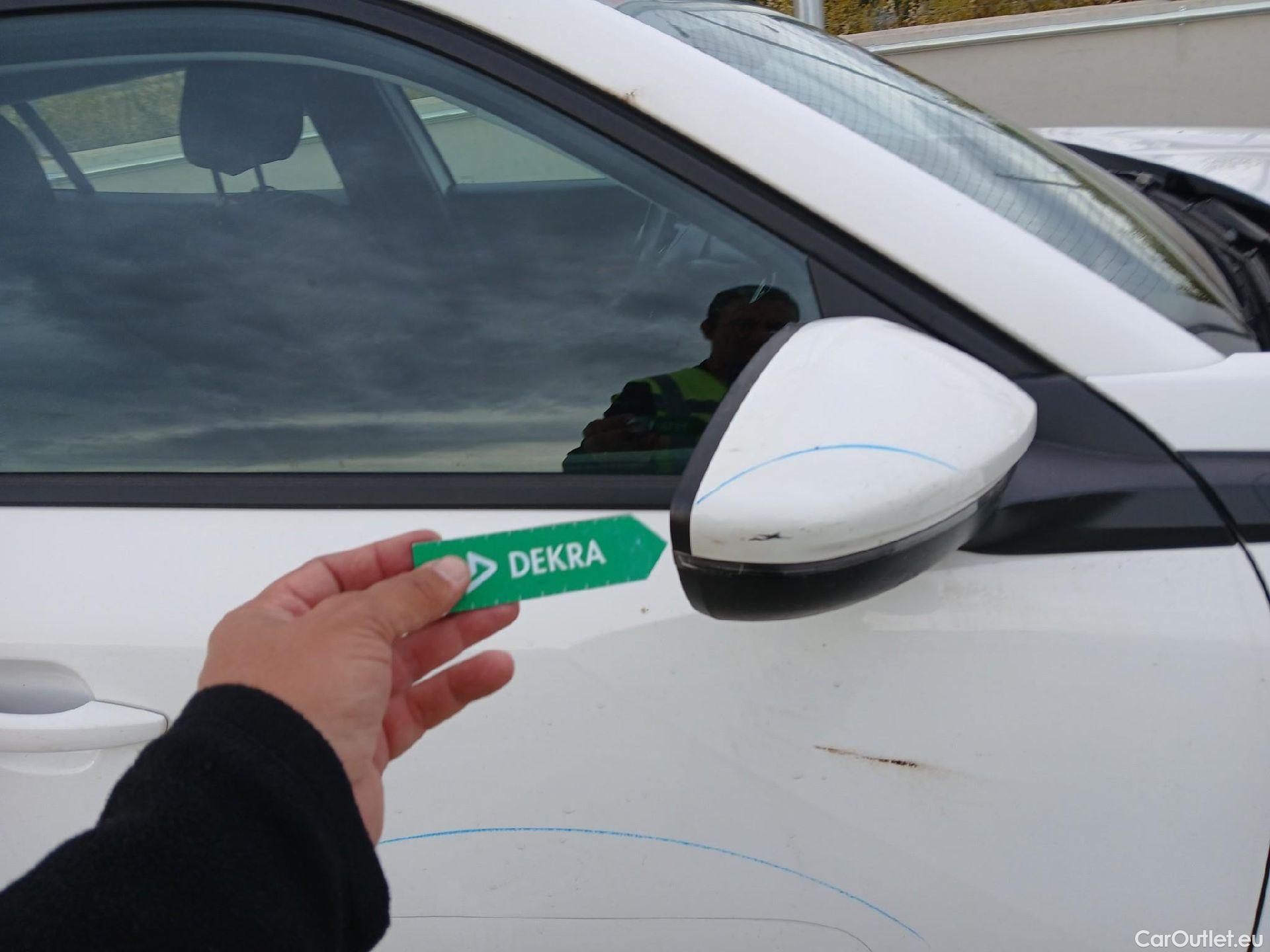  Peugeot  2008 PEUGEOT  / 2019 / 5P / todoterreno Active Puretech 100 S&S BVM6 #47