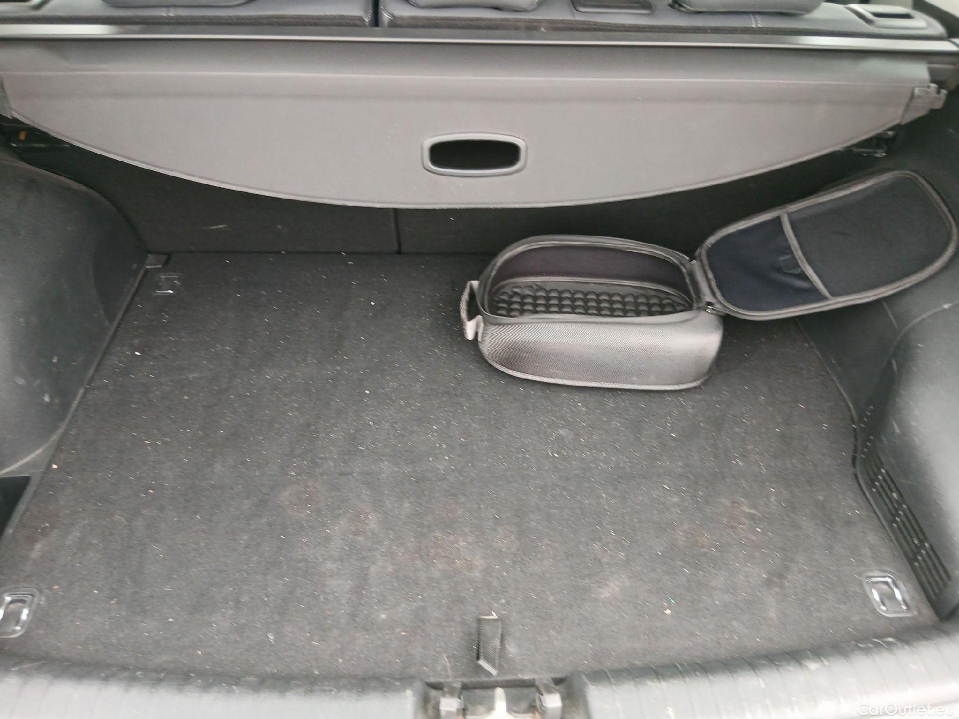  KIA  Niro KIA  Hïbrido Enchufable / 2016 / 5P / crossover 1.6 GDi Híbrido Enchufable 104kW Drive #12