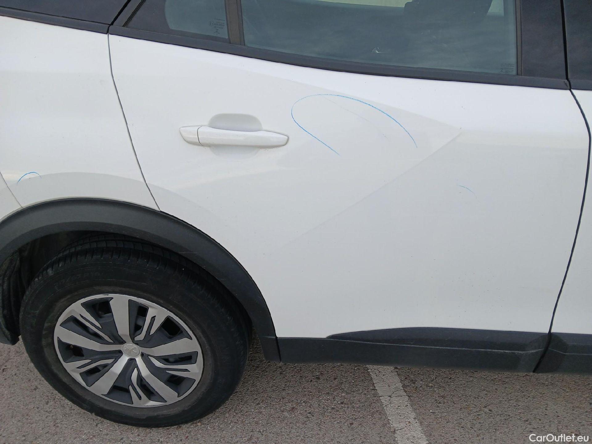  Peugeot  2008 PEUGEOT  / 2019 / 5P / todoterreno Active Puretech 100 S&S BVM6 #43