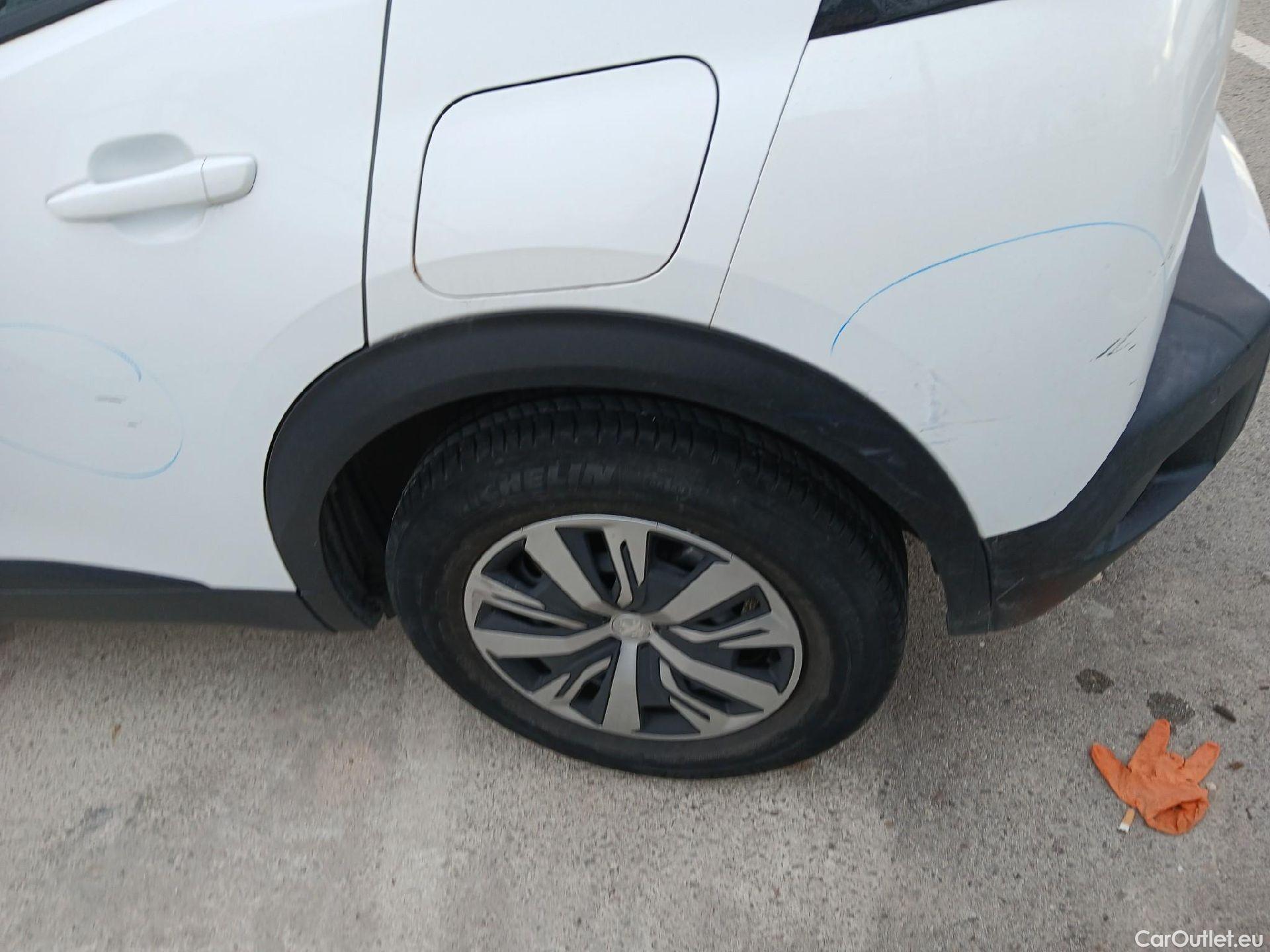  Peugeot  2008 PEUGEOT  / 2019 / 5P / todoterreno Active Puretech 100 S&S BVM6 #29