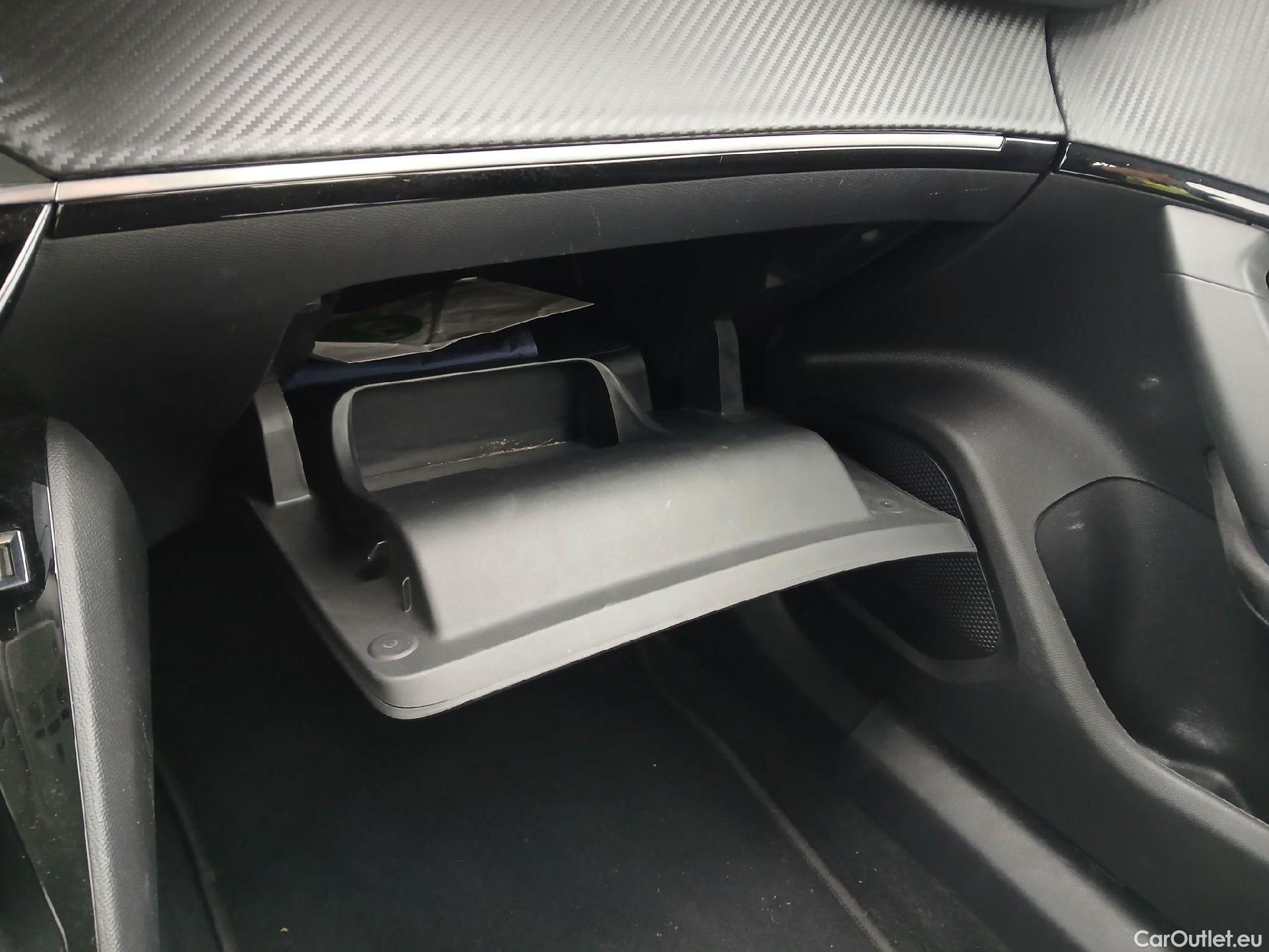  Peugeot  2008 PEUGEOT  / 2019 / 5P / todoterreno Active Puretech 100 S&S BVM6 #4