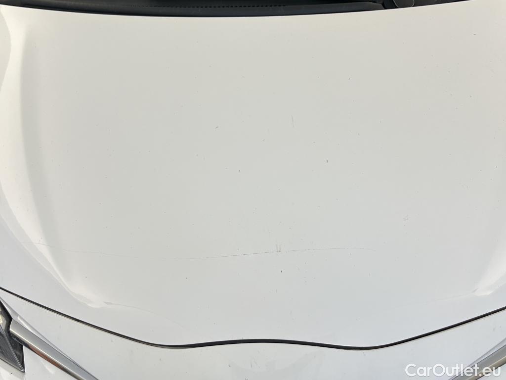  Toyota  Yaris TOYOTA  / 2017 / 5P / berlina con portón 1.5 100H Active #1