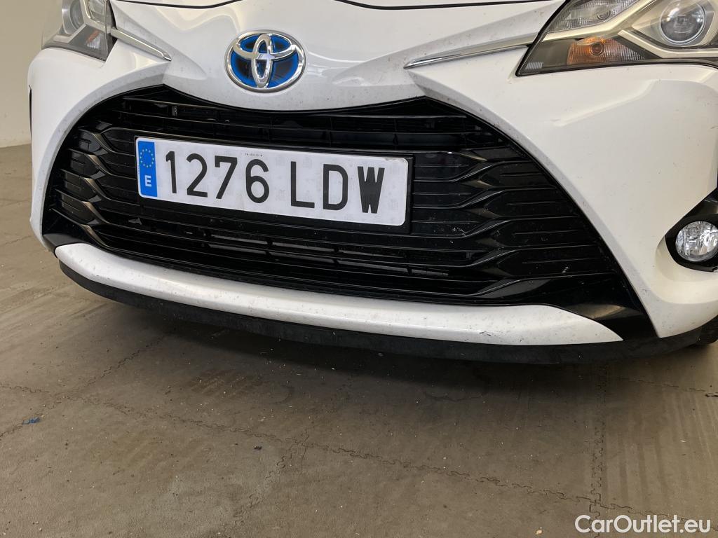  Toyota  Yaris TOYOTA  / 2017 / 5P / berlina con portón 1.5 100H Active #7