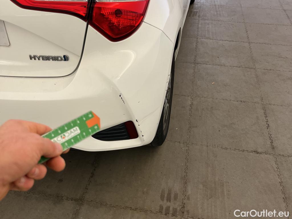  Toyota  Yaris TOYOTA  / 2017 / 5P / berlina con portón 1.5 100H Active #14