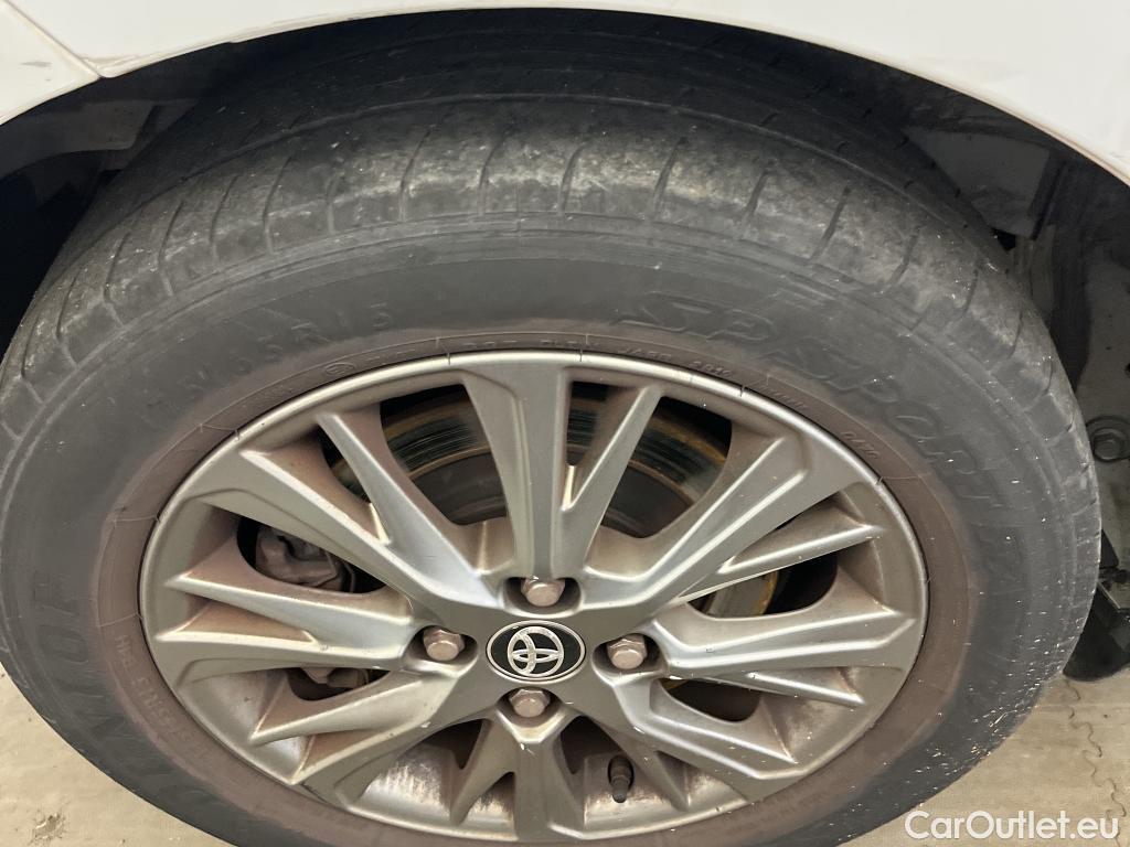  Toyota  Yaris TOYOTA  / 2017 / 5P / berlina con portón 1.5 100H Active #11