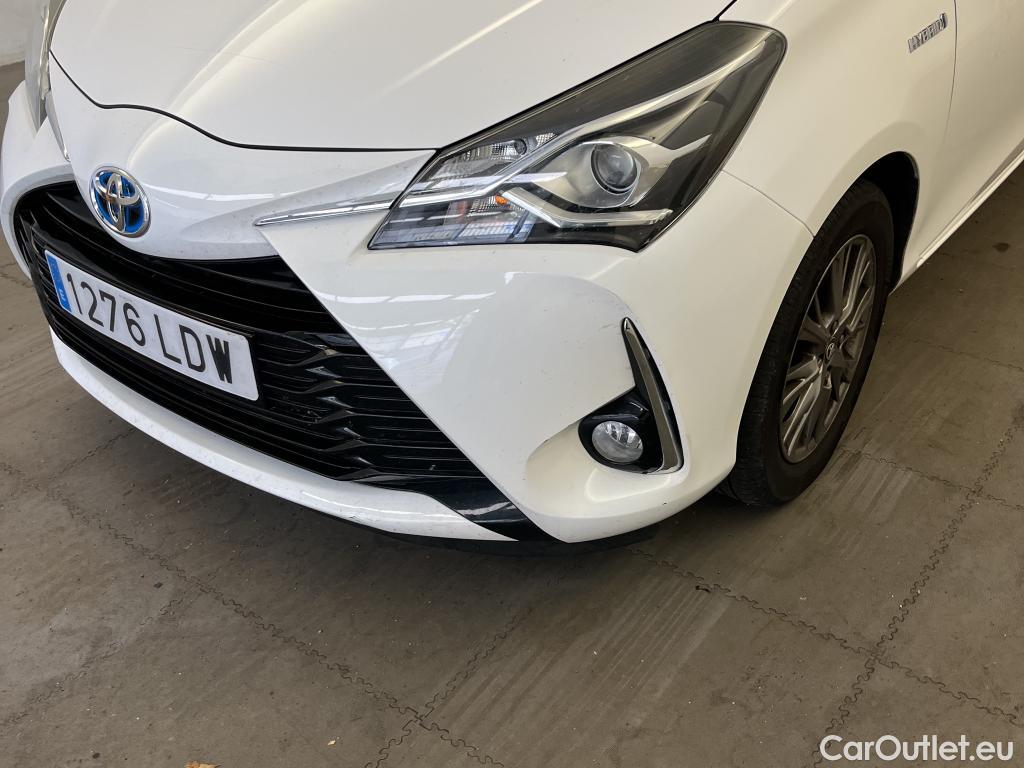  Toyota  Yaris TOYOTA  / 2017 / 5P / berlina con portón 1.5 100H Active #19