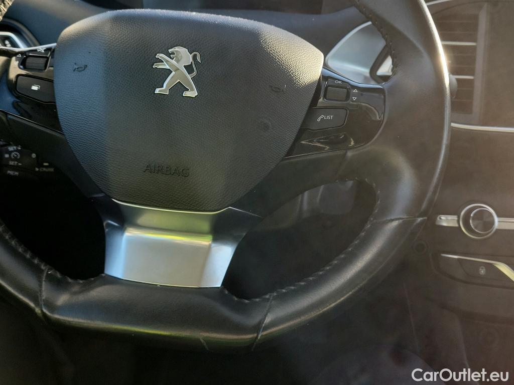  Peugeot  308 PEUGEOT  / 2017 / 5P / familiar SW Active Pack BlueHDi 130 S&S (AC2) #15