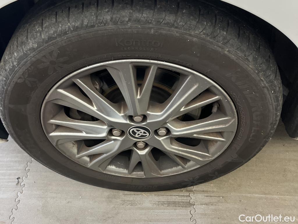  Toyota  Yaris TOYOTA  / 2017 / 5P / berlina con portón 1.5 100H Active #5