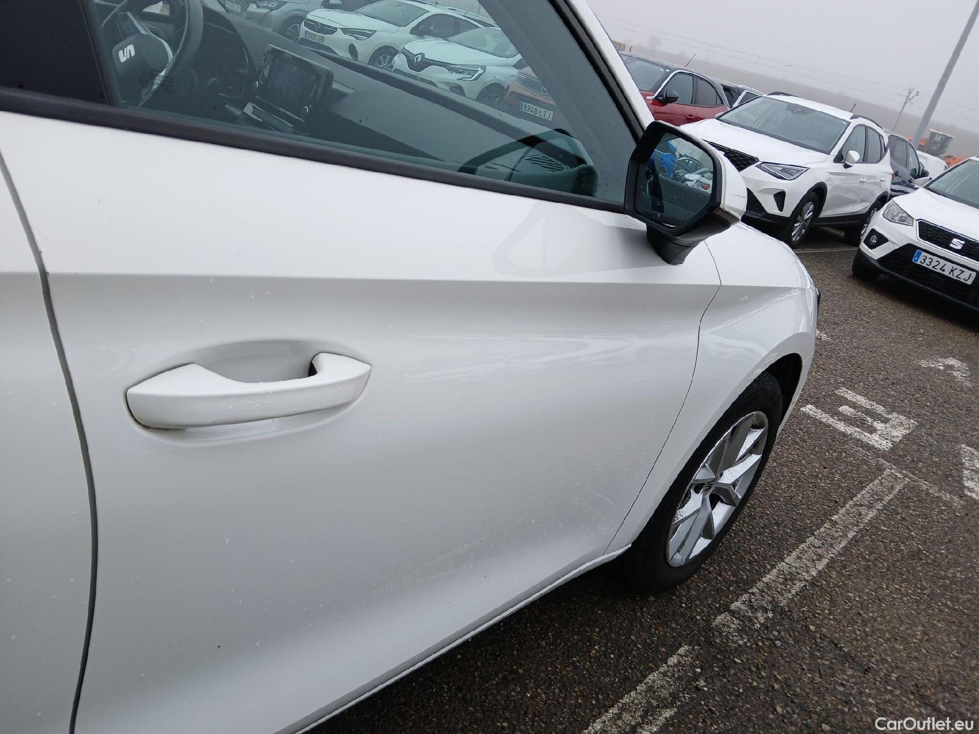  Land Rover  Discovery SEAT Nuevo León / 2020 / 5P / berlina con portón 1.5 TSI 96kW S&S Style Go(SP) #35