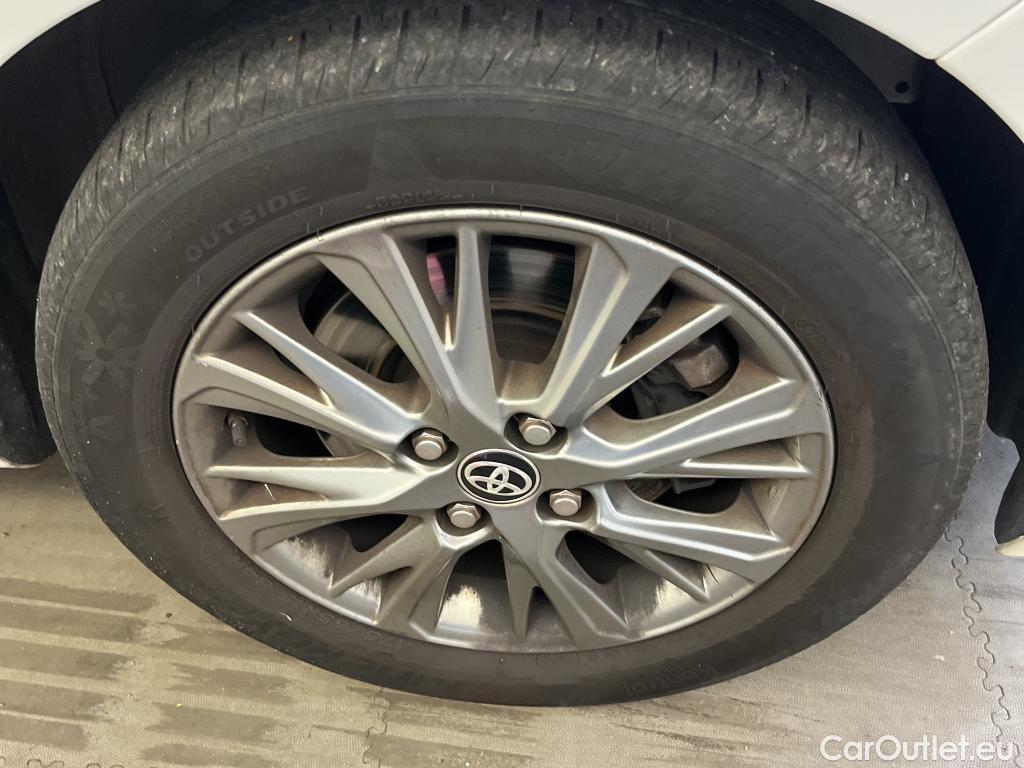  Toyota  Yaris TOYOTA  / 2017 / 5P / berlina con portón 1.5 100H Active #9