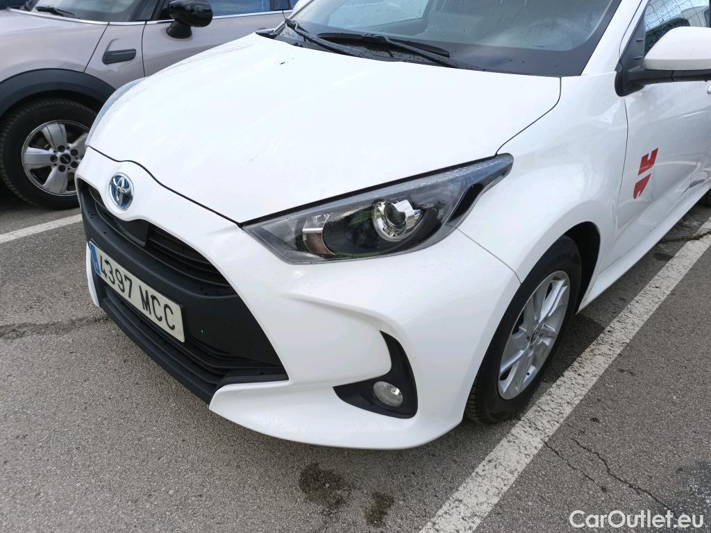  Toyota  Yaris TOYOTA  / 2020 / 5P / berlina con portón 1.5 120H Business Plus #15