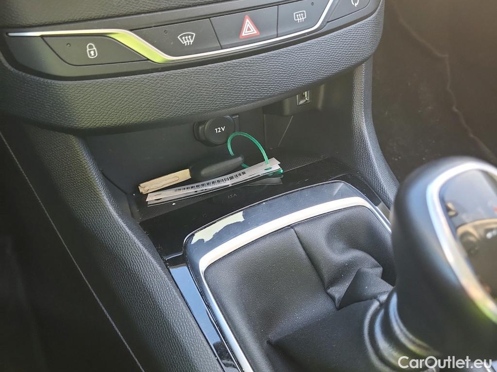  Peugeot  308 PEUGEOT  / 2017 / 5P / familiar SW Active Pack BlueHDi 130 S&S (AC2) #1