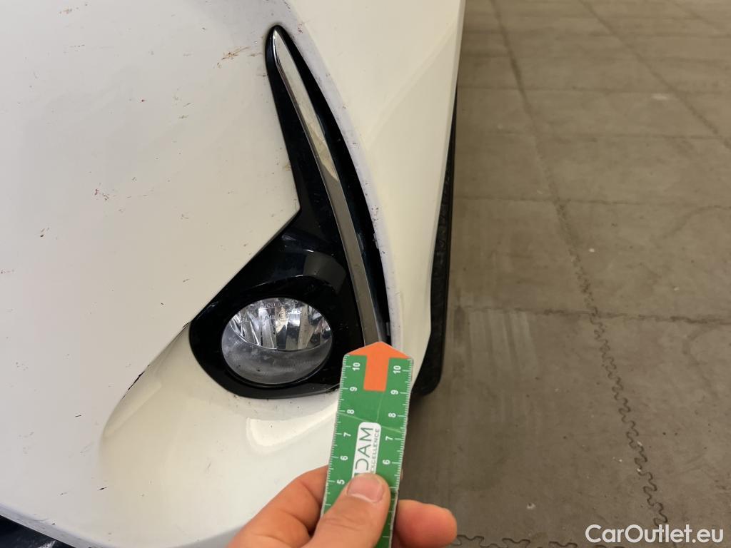  Toyota  Yaris TOYOTA  / 2017 / 5P / berlina con portón 1.5 100H Active #16