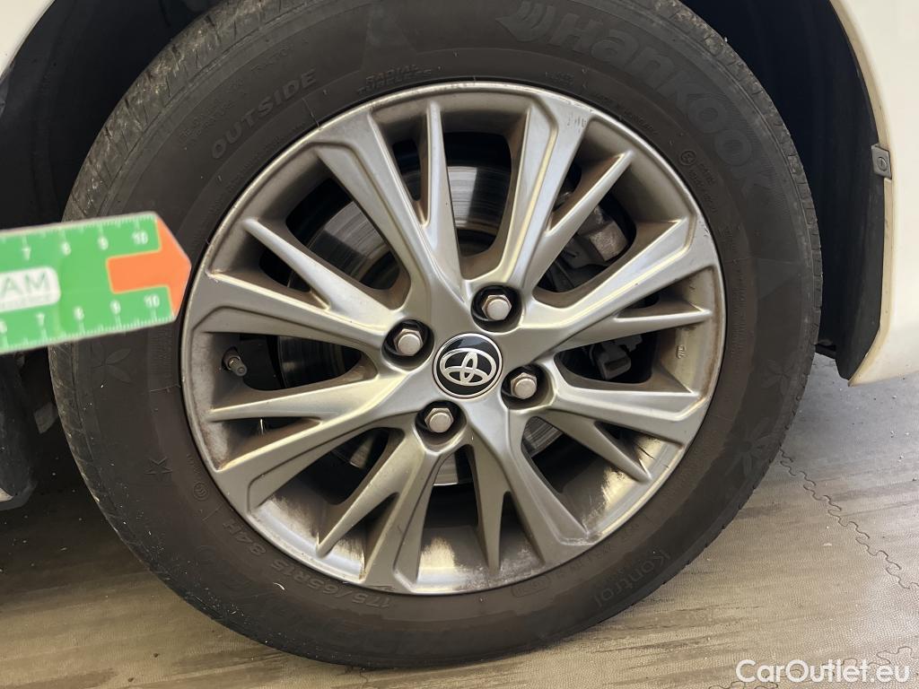  Toyota  Yaris TOYOTA  / 2017 / 5P / berlina con portón 1.5 100H Active #22