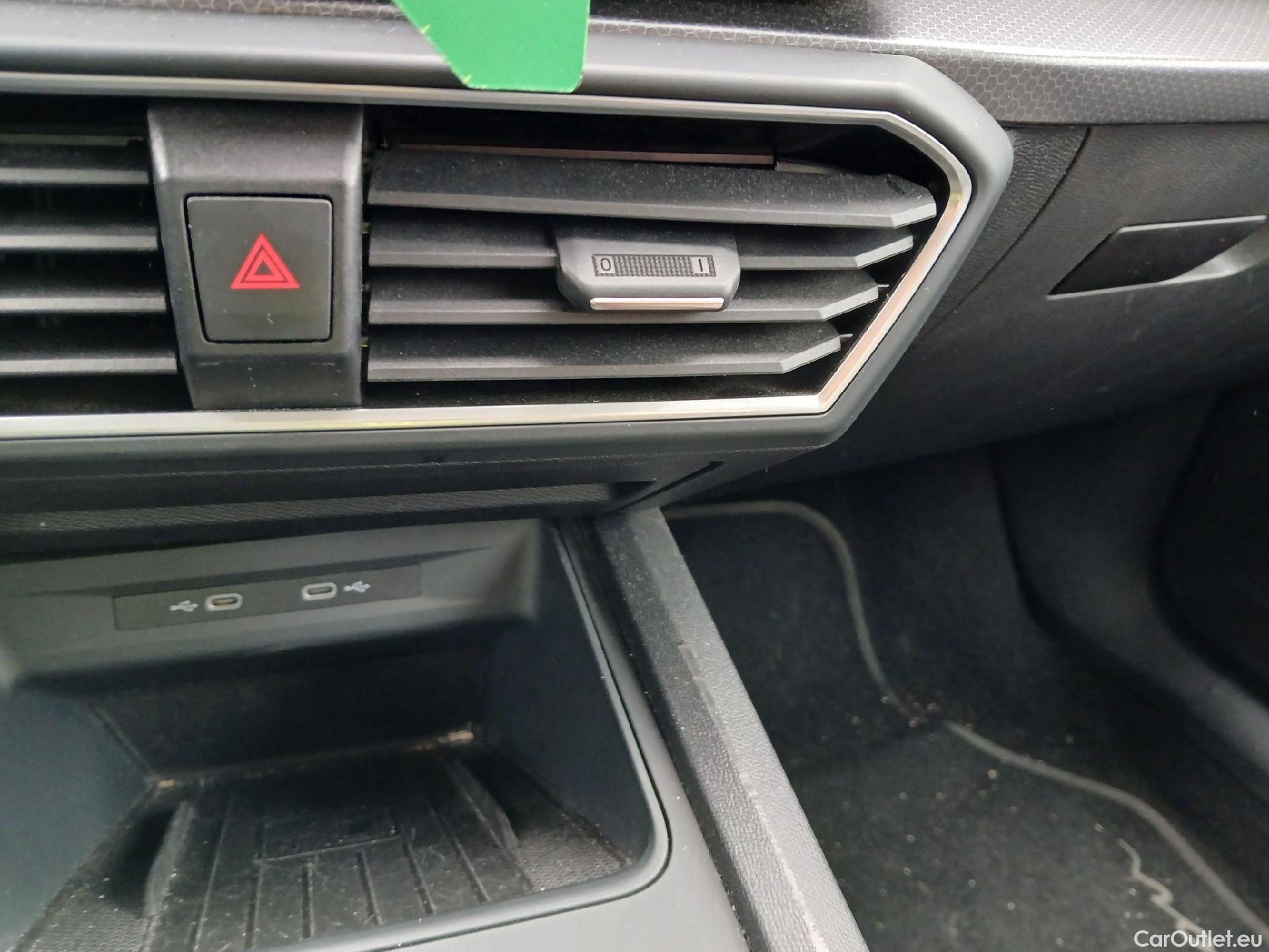  Land Rover  Discovery SEAT Nuevo León / 2020 / 5P / berlina con portón 1.5 TSI 96kW S&S Style Go(SP) #2