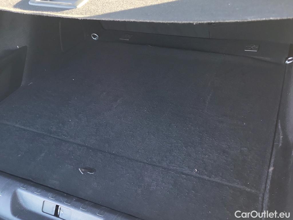  Peugeot  308 PEUGEOT  / 2017 / 5P / familiar SW Active Pack BlueHDi 130 S&S (AC2) #17