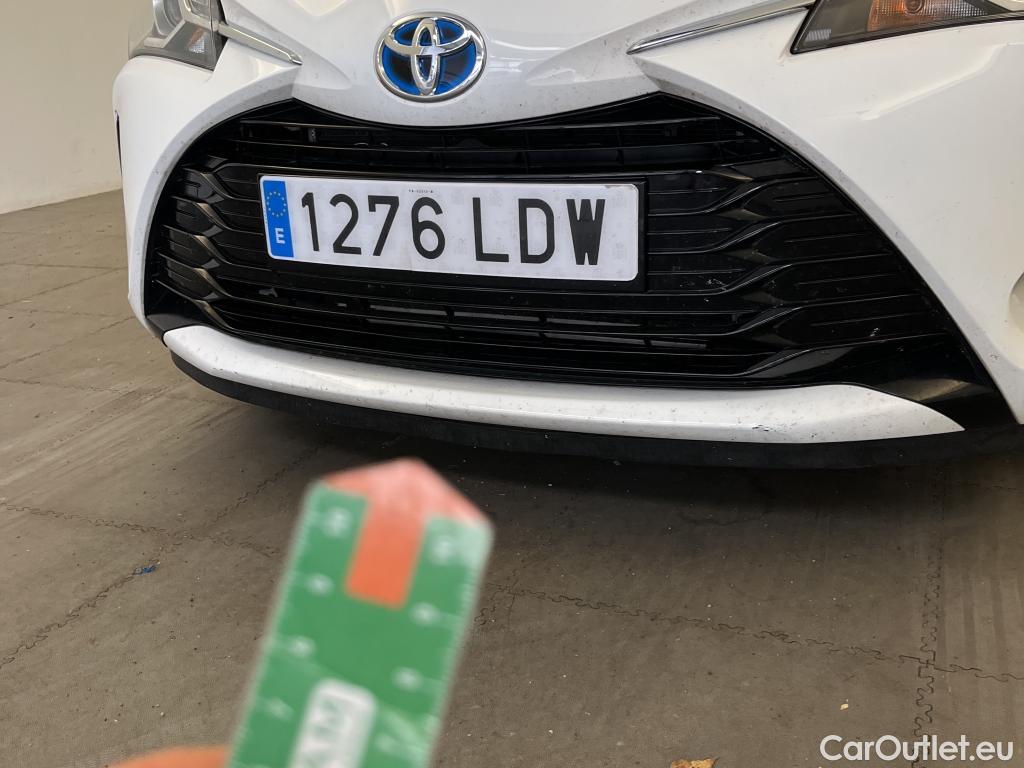  Toyota  Yaris TOYOTA  / 2017 / 5P / berlina con portón 1.5 100H Active #8