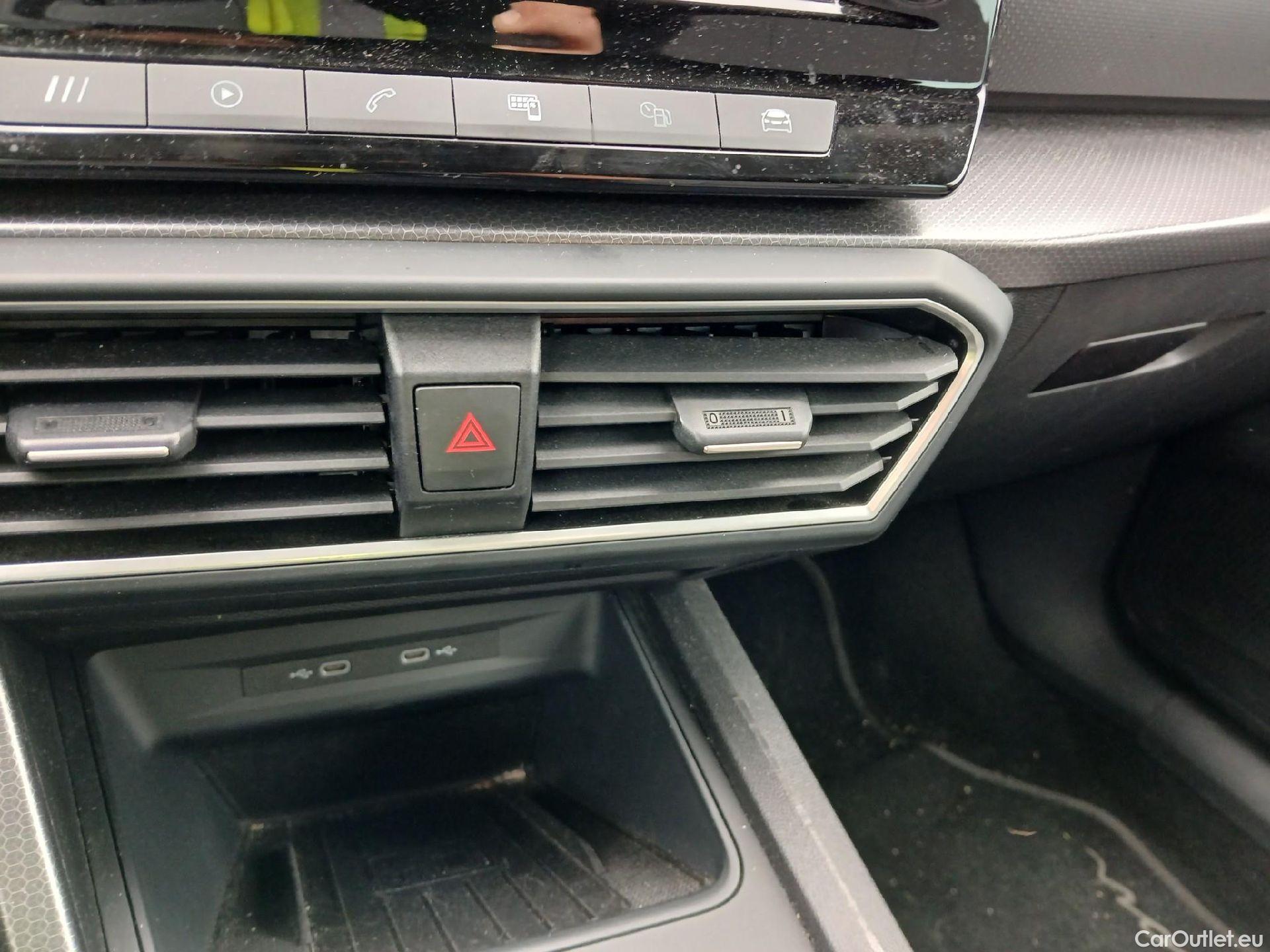  Land Rover  Discovery SEAT Nuevo León / 2020 / 5P / berlina con portón 1.5 TSI 96kW S&S Style Go(SP) #1