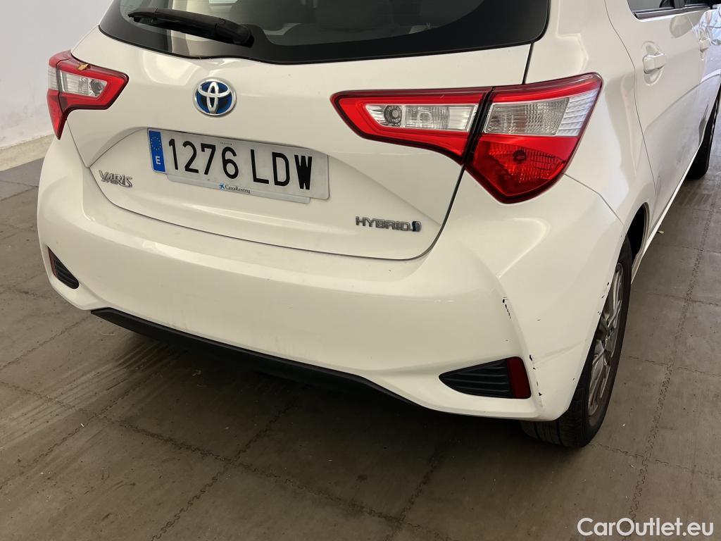  Toyota  Yaris TOYOTA  / 2017 / 5P / berlina con portón 1.5 100H Active #13