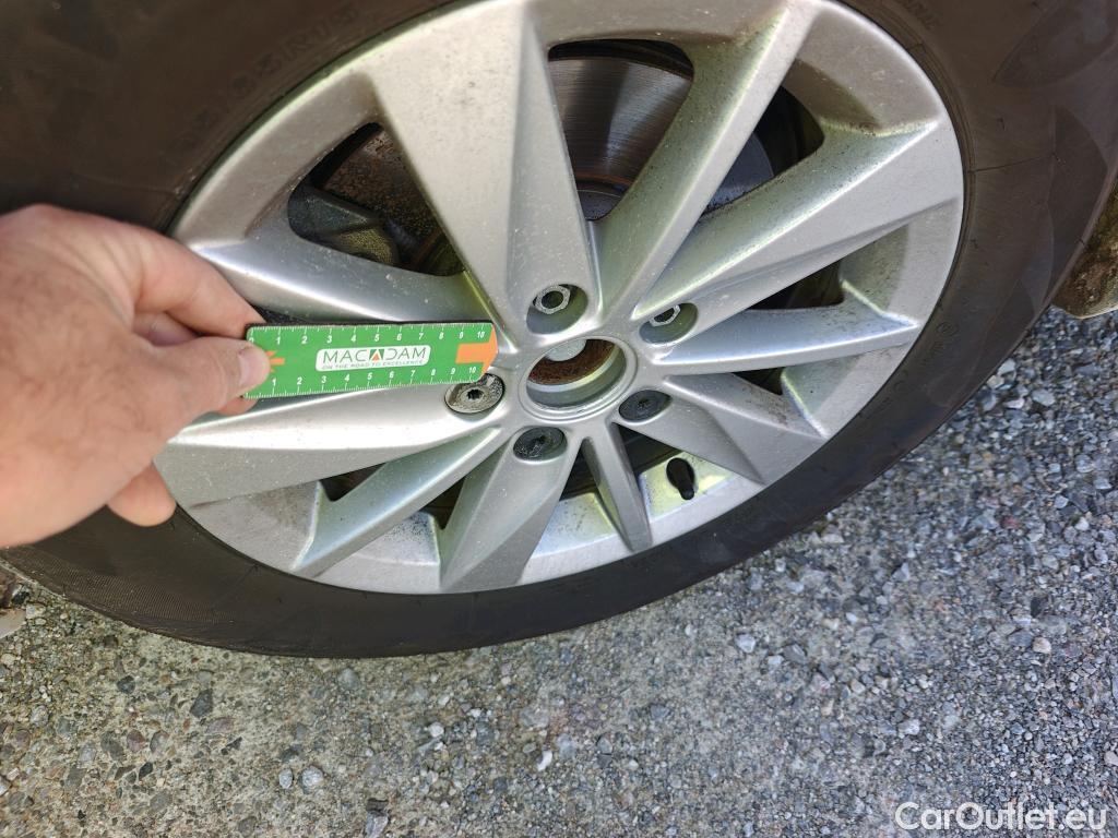  Volkswagen  Golf  VOLKSWAGEN / 2016 / 5P / berlina con portón Ready2Go 1.6 TDI 85kW (115CV) #5