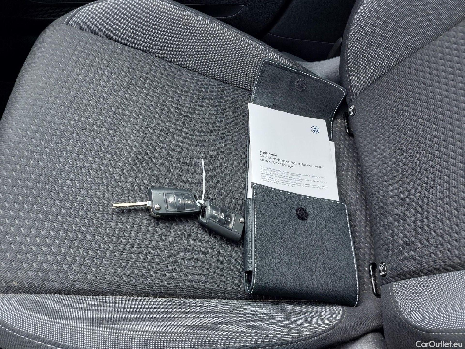  Volkswagen  Polo VOLKSWAGEN  / 2021 / 5P / berlina con portón Life 1.0 TSI 70kW (95CV) #1