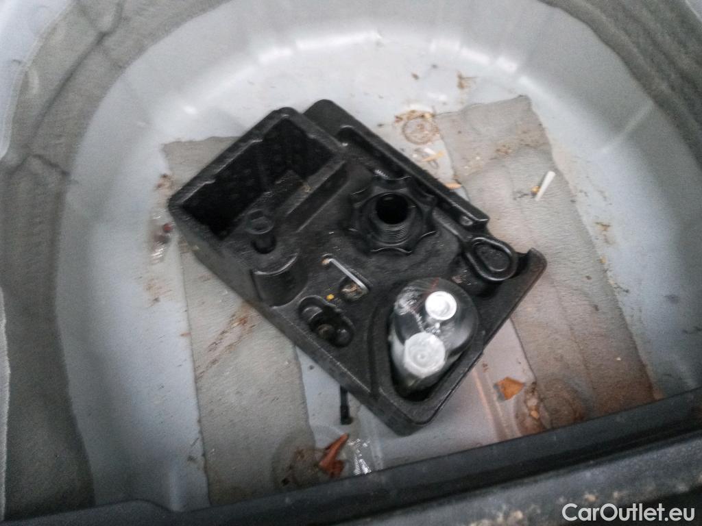  Volkswagen  Polo VOLKSWAGEN  / 2017 / 5P / berlina con portón Advance 1.0 TSI 70kW (95CV) #5