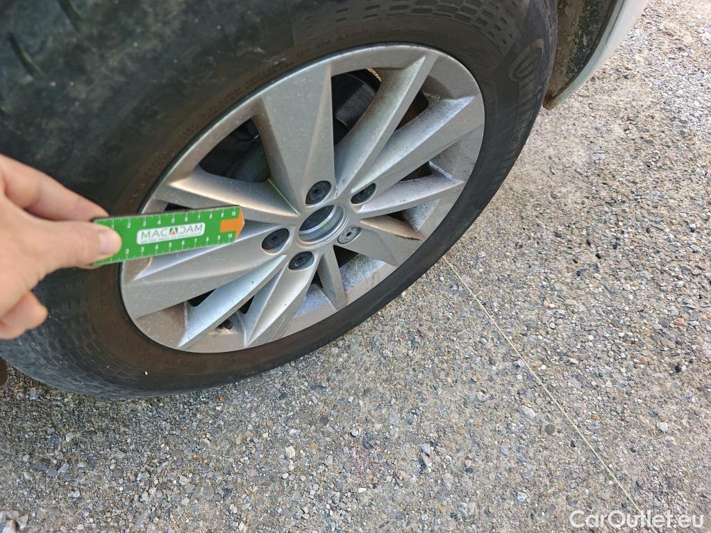  Volkswagen  Golf  VOLKSWAGEN / 2016 / 5P / berlina con portón Ready2Go 1.6 TDI 85kW (115CV) #8