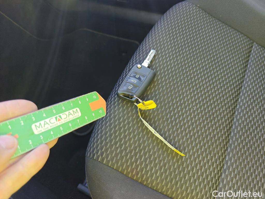  Volkswagen  Golf  VOLKSWAGEN / 2016 / 5P / berlina con portón Ready2Go 1.6 TDI 85kW (115CV) #1