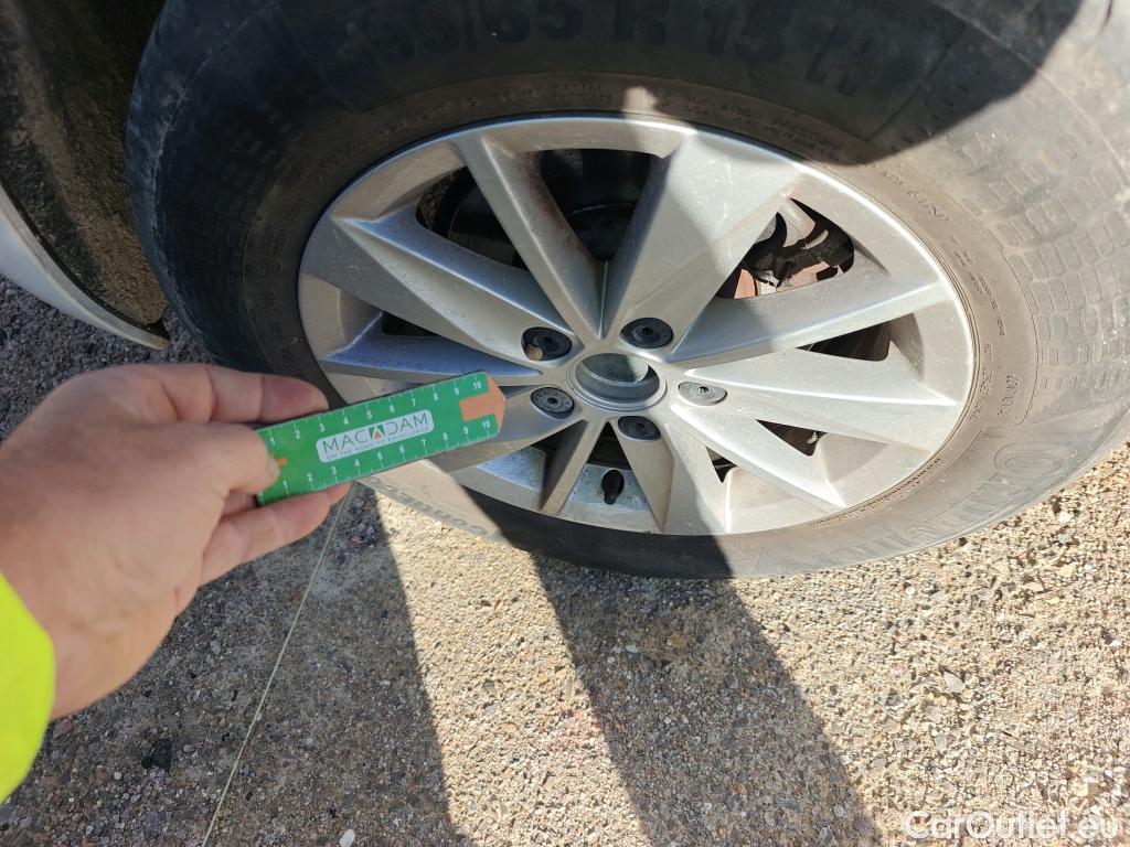  Volkswagen  Golf  VOLKSWAGEN / 2016 / 5P / berlina con portón Ready2Go 1.6 TDI 85kW (115CV) #10